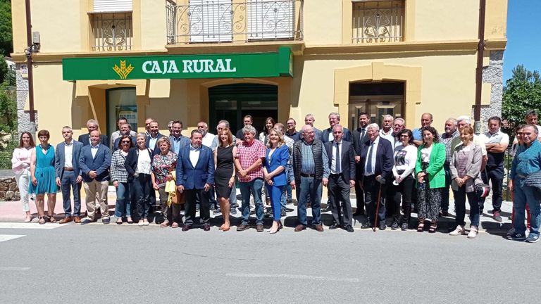 La inauguración de la nueva oficina de Caja Rural en Somiedo