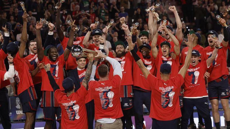 El Baskonia remonta al Real Madrid y consigue su séptima Copa del Rey (89-100)