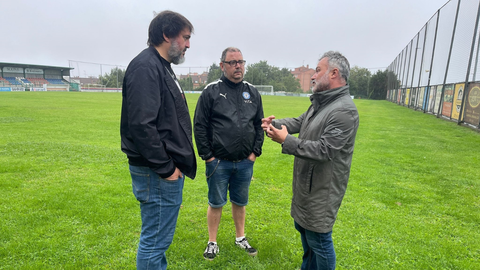 Visita del concejal del Grupo Municipal Socialista en el Ayuntamiento de Gijn Jacobo Lpez al campo de ftbol de La Cruz.