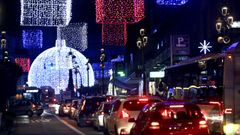 En Vigo. El espectacular alumbrado navideño empieza a funcionar sobre las 18.00 horas. De momento está siendo un éxito