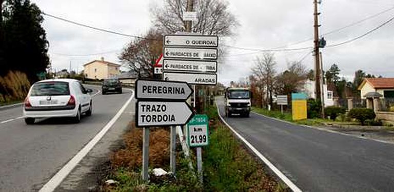 Punto en el polígono del Tambre donde arrancará, con la construcción de una rotonda, el trazado de la variante de Aradas.