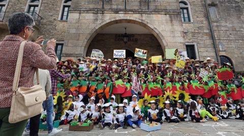 Proyecto Voz Natura del Colegio Jaime Balmes celebrando  el da da terra 