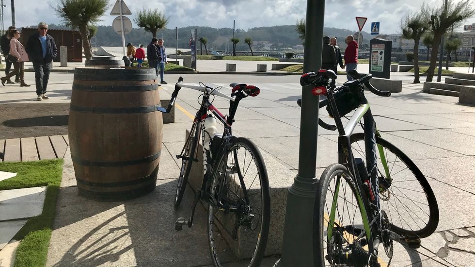 Castromaior, un castro con unas vistas privilegiadas del centro de Lugo.Los surcos en A Pedra da Embarrada fueron realizados por abrasin, sin emplear objetos metlicos.