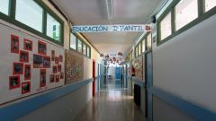 Un pasillo en el colegio de Latores