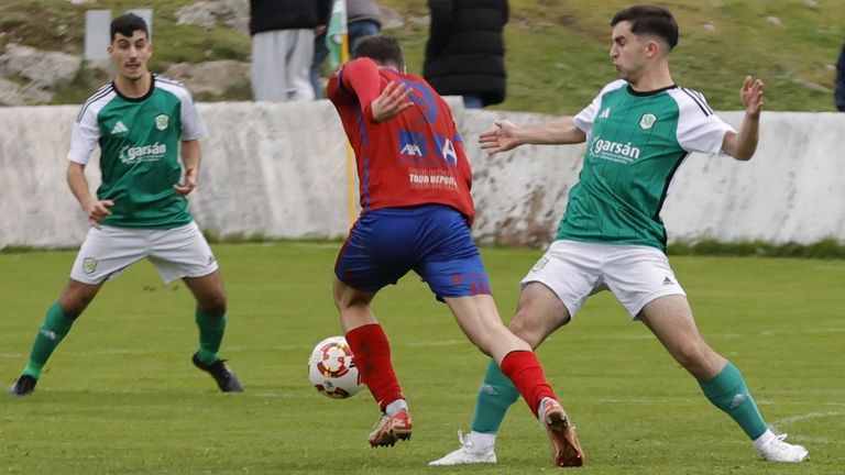 Un penalti tempranero le basta al Betanzos para derrotar a un Burela negado de cara a gol
