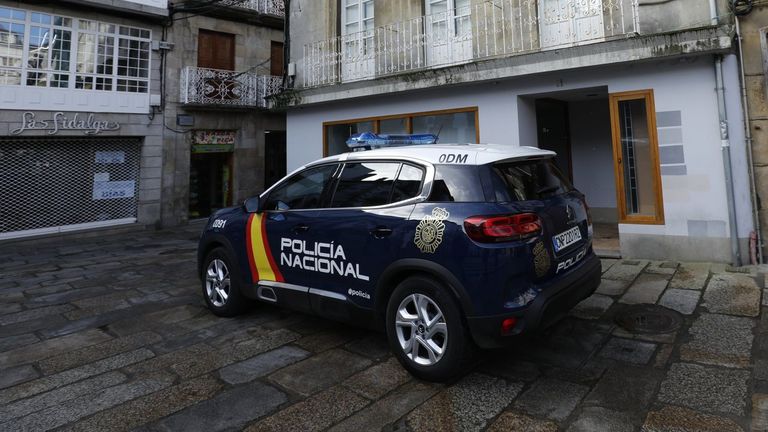 Coche de la Policía Nacional, estacionado en Viveiro