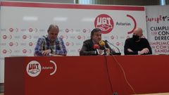 José Manuel Fernández (UGT), Rafael Bravo (CCOO) y Luis Alonso (USO)
