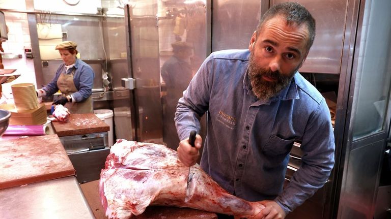 Los carniceros, contra las cuerdas con la ternera: «Es de locos, duplicó el precio y para Navidad se espera que suba más»