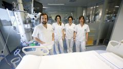 El equipo de coordinacin de trasplantes del Cunqueiro: de izquierda a derecha, Lucas Lage, Vanesa Gmez, Eva Menor y Sabela Vara , todos ellos mdicos de la uci