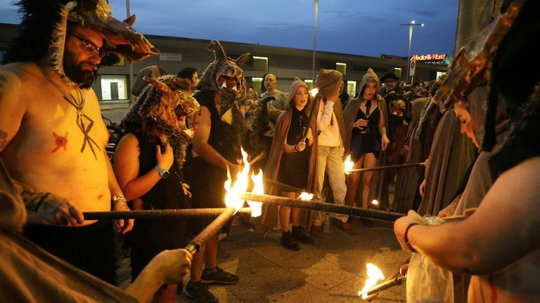 El embrujo de la noche de San Xoán se apodera de O Berbés