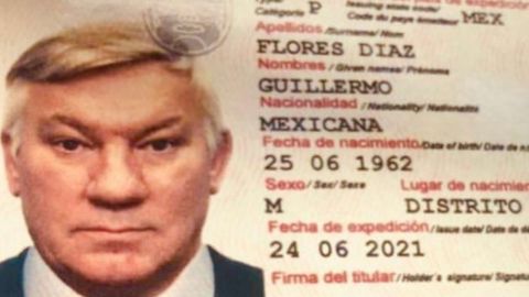 El pasaporte falso mexicano utilizado por Sérgio Roberto de Carvalho en el momento de su detención este martes en Budapest, bajo el nombre de Guillermo Flores Díaz.