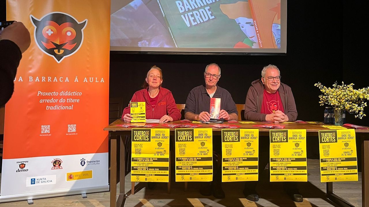 <span lang= gl >Desde a esquerda, Isa G. Coldeira, de Tr&eacute;cola monicreques; Lucho Penabade, d&aacute; Asociaci&oacute;n Volta e D&aacute;lle, e Anxo Garc&iacute;a, de Viravolta T&iacute;teres</span>