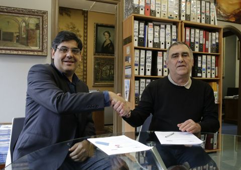 A la izquierda, Castro de Paz, junto a Manuel González, de la APC