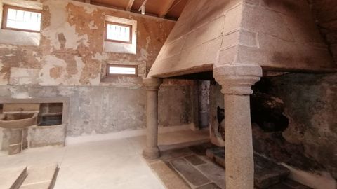 Se descubrió un horno y las letrinas originales del Monasterio.