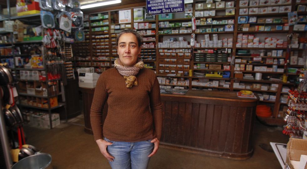 Violeta D�az dirige Ferreter�a Maluco de Sarria, un negocio que abri� su abuelo hace m�s de ochenta a�os. 