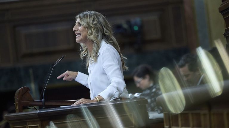 Díaz pactará solo con los sindicatos la ampliación de los permisos por duelo, ante la «inhumanidad» de la CEOE