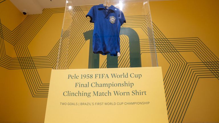 La camiseta que Pelé usó en la final del Mundial de 1958 se subastó por 4,9 millones de dólares