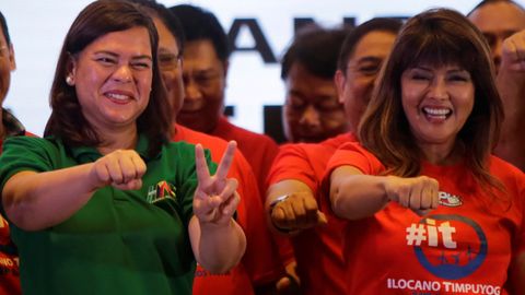 Sara Duterte (de verde), hija del presidente de Filipinas, Rodrigo Duterte