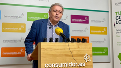El presidente de la Uni�n de Consumidores (UCE) de Asturias, Dacio Alonso, durante la rueda de prensa de este viernes.
