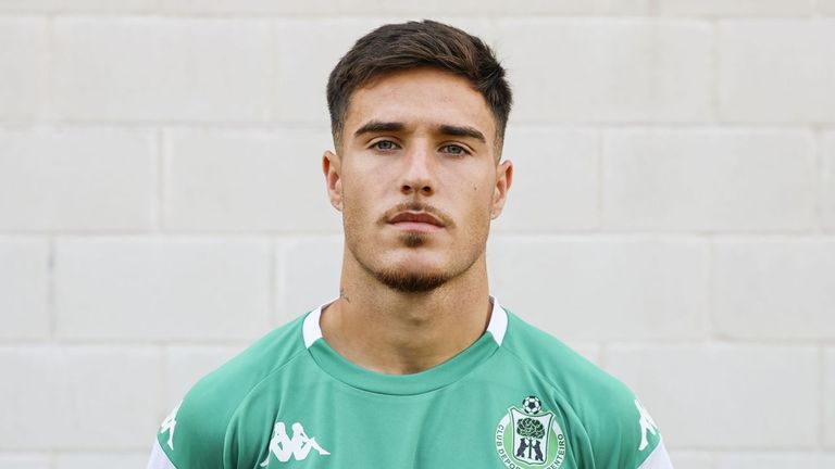 Víctor Mingo firma con el Oviedo y llega al Requexón