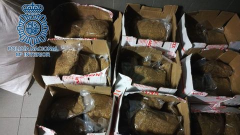 Los agentes han intervenido ms de 150 bolsas selladas al vaco de tabaco picado, con un peso de un kilo aproximadamente cada una