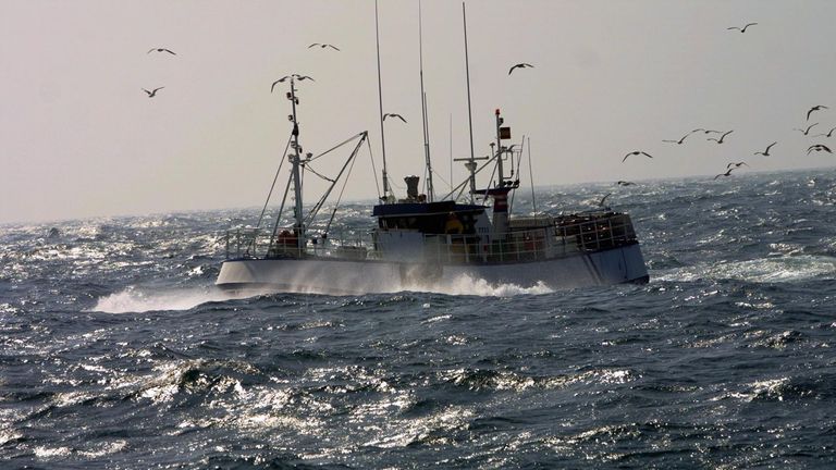 Galicia ofrece 33 euros por día a barcos que enrolen un alumno de náutico-pesquera