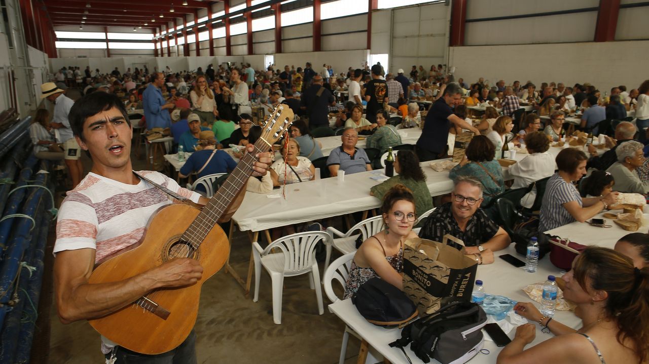 As fue la Fiesta Hortera de Porto do Son.La carpa que sirvi como comedor estuvo llena al medioda y por la noche