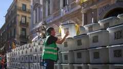 Urnas colocadas en la plaza de Sant Jaume de modo simblico para celebrar el quinto aniversario del 1-O