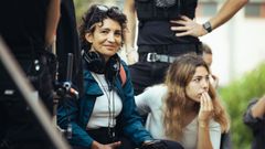 Olga Osorio, no centro da imaxe, durante a rodaxe de Salta!.
