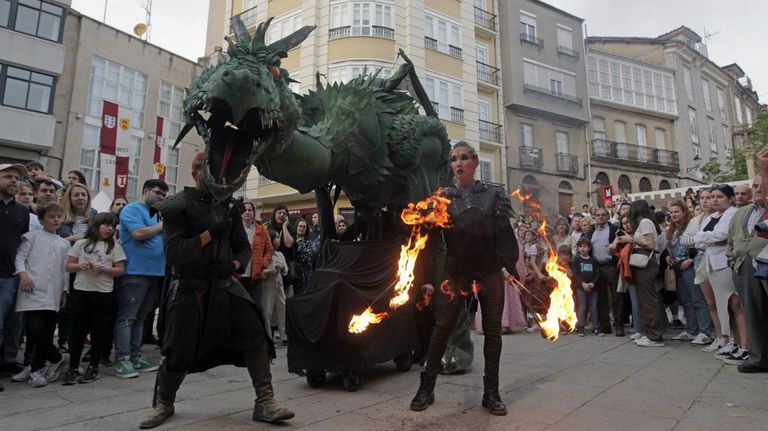 Uno de los espectáculos de animación callejera ofrecidos en la anterior edición de la Feira Medieval