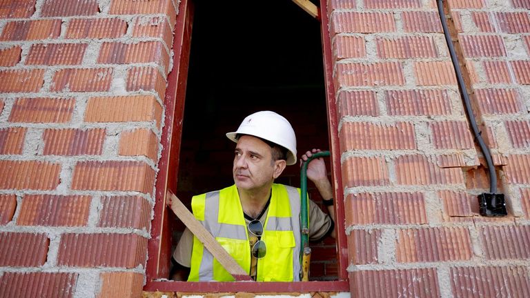 Los costes frenan la obra nueva, incapaz de hacer frente a la demanda de vivienda en el área de A Coruña: «Realmente, as marxes non son tan grandes»