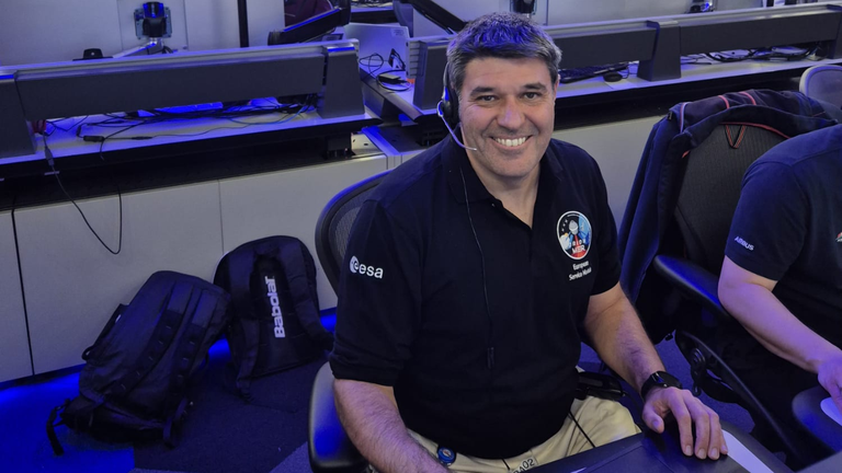 El ingeniero ovetense Arturo Fern�ndez, en la sala de control de la NASA