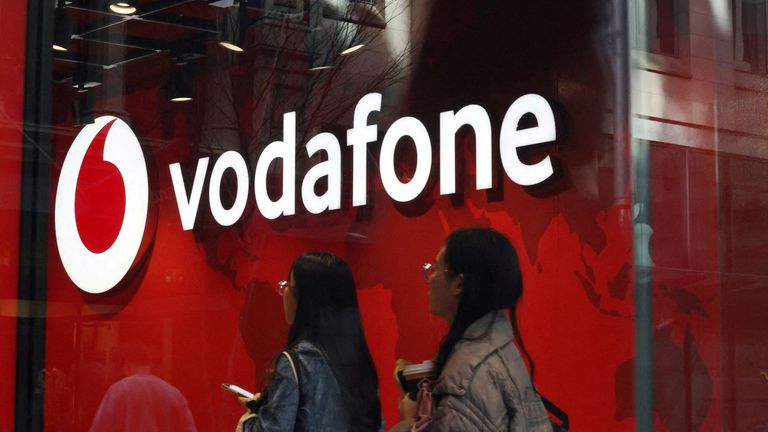 Vodafone factura casi 1.800 millones en su primer semestre fiscal y mejora un 8 % su rentabilidad