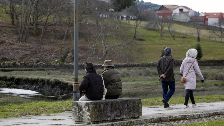 El TSXG cuestiona si hay discriminación en pedir a las mujeres 2 años cotizados en los últimos 15 para la pensión