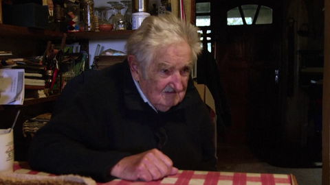Entrevista en casa de Pepe Mujica: �El problema es que el mundo est� manejado por gente vieja�