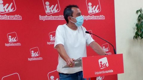 El coordinador de Izquierda Unida (IU), Ovidio Zapico, en la sede de la coalici�n 