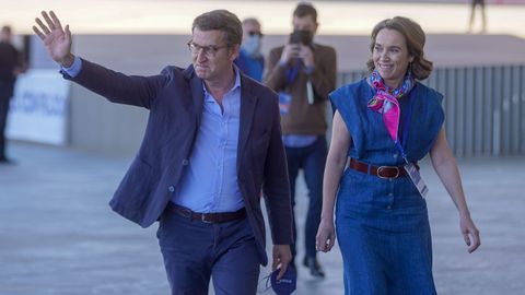 Alberto Nez Feijoo y Cuca Gamarra a su llegada al congreso del PP en Sevilla