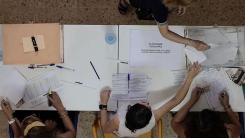 Mesa electoral en Valencia