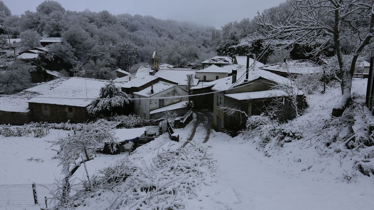 Jos� Camilo L�pez nunha exposici�n de fotograf�a de natureza que presentou anteriormente en B�veda