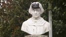 Pocos meses después de su restauración, el busto de Concepción Arenal ha vuelto a ser víctima de los vándalos