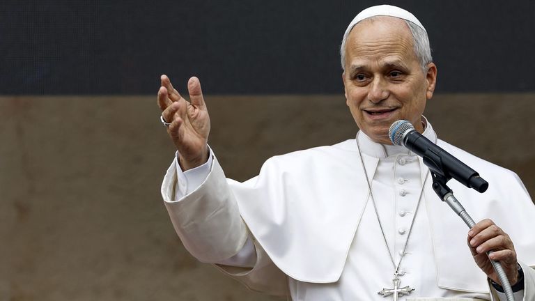 El Papa aboga en su encíclica por establecer límites de edad para el acceso de menores a móviles y redes sociales