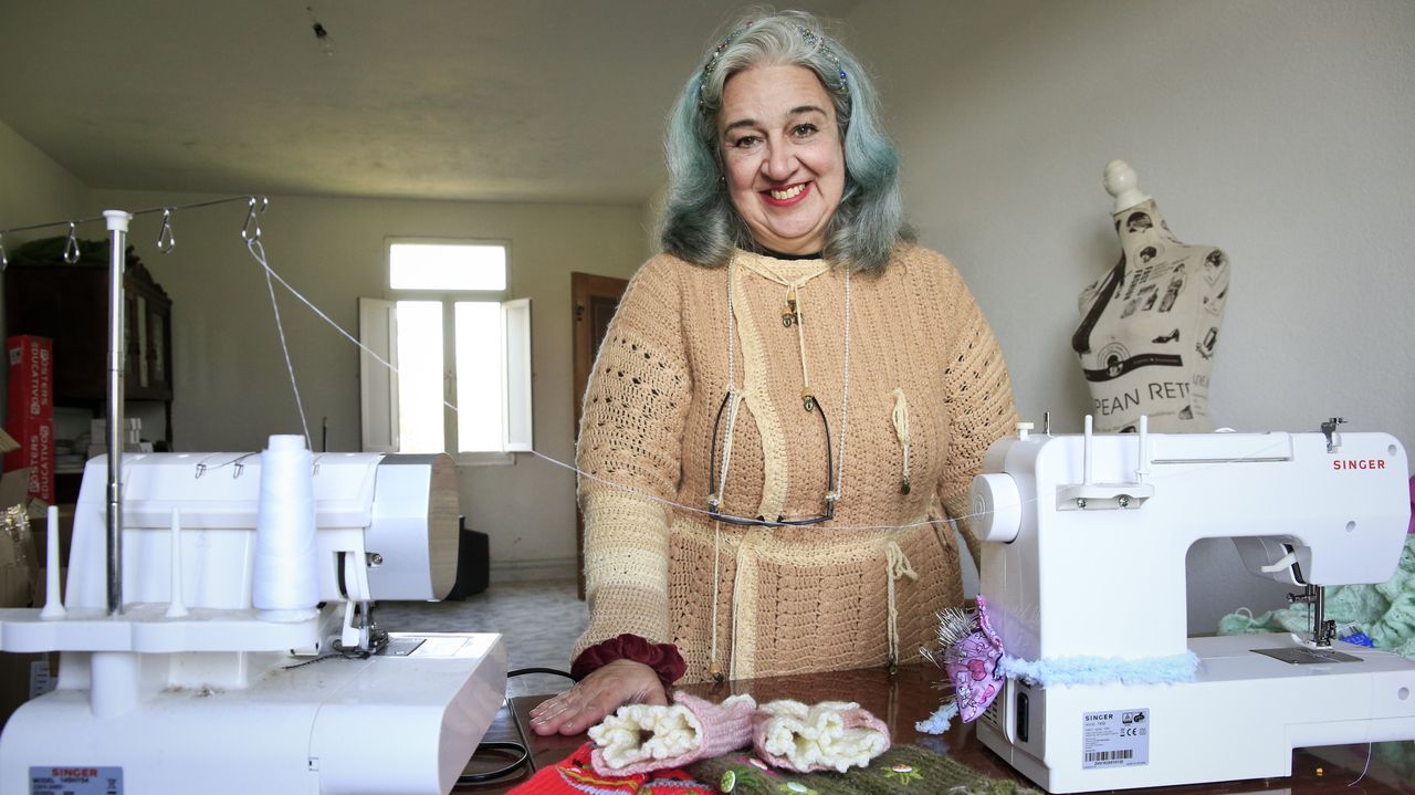 Mara de los ngeles en el taller en el que trabaja en Xermar, Cospeito