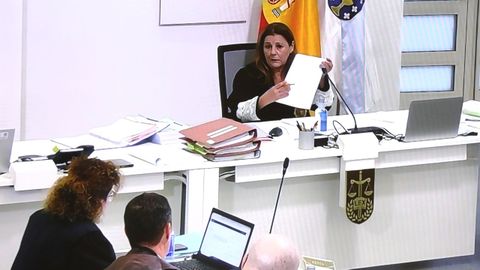 La jueza, María Elena Fernández Currás, durante la vista