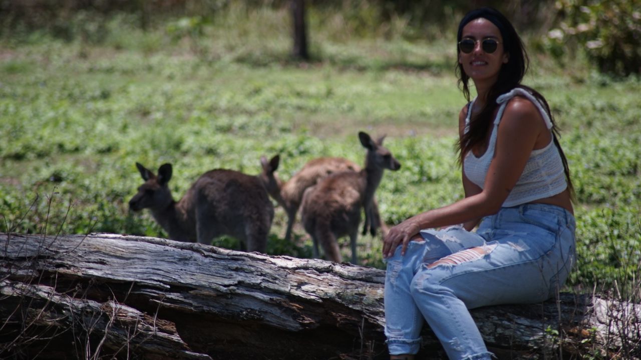 Mara Teresa Santamara y Cristina Gmez conversan en el Parque Centennial, de Sdney, en donde cada sbado se renen decenas de espaolas que llegaron en la dcada de los 60