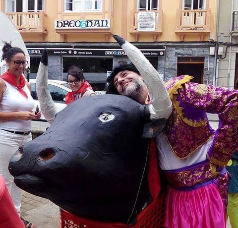En Ribadeo tambin se celebra el San Fermn con toro. 