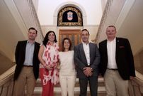 Elena Candia, junto a parte del nuevo equipo