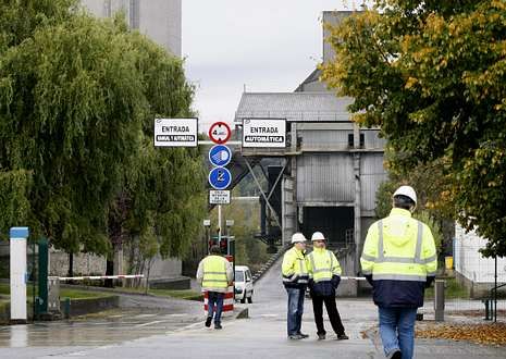 Los 74 trabajadores de Cementos Cosmos recuperan hoy su actividad normal.