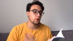 Vicente Vzquez, nunha video lectura dos seus poemas.