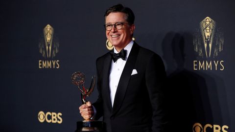 El actor y cómico Stephen Colbert, galardonado por su programa de televisión