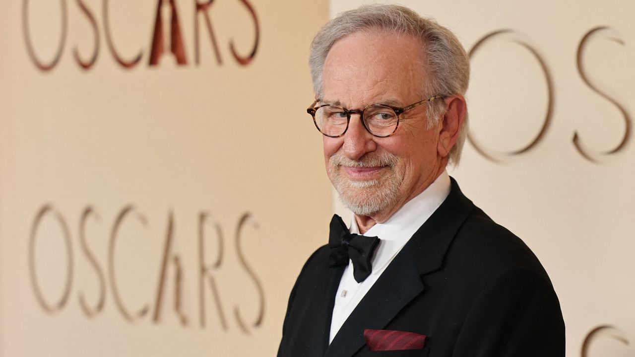 El director Steven Spielberg, productor de &laquo;Hamnet&raquo;, nominada a mejor pel&iacute;cula